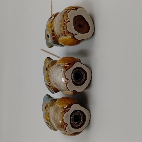 Matching ceramic owl salt and pepper shakers and toothpicks holder - Picture 6 of 6